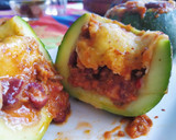 Foto del paso 9 de la receta: Calabacín relleno de chili con carne y queso