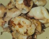 Foto del paso 3 de la receta: Chipirones y pechuga de pollo en salsa