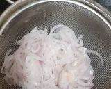 A picture of step 2 of Crispy Fried onions / birista.