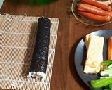 Foto langkah ke 4 dari resep Sushi Roll.