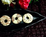 A picture of step 6 of White chocolate donuts.