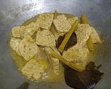 Foto langkah ke 9 dari resep Ayam Goreng Ungkep Bumbu Kuning.