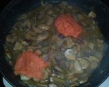 Foto del paso 6 de la receta: Salteado al vino de champiñones con habichuelas y jamón ibérico