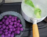 Foto langkah ke 1 dari resep Bubur Bola Ubi Ungu.