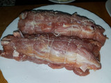 Solomillo relleno con bacon cebolla pimiento y dátiles