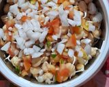 A picture of step 6 of Chickpeas and White peas Sprouts Salad.