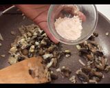 Foto langkah ke 3 dari resep Eps.7 Spaghetti Creamy Mushroom.
