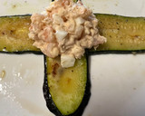 Foto del paso 4 de la receta: Saquitos de calabacín rellenos de langostinos y atún