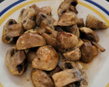 Foto del paso 11 de la receta: Conejo en salsa con champiñones.... rico y fácil