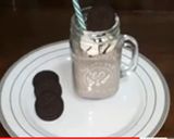 A picture of step 8 of Oreo milkshake.