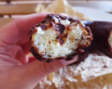 Foto del paso 8 de la receta Donuts clásicos rellenos de crema y cobertura de chocolate