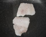 Foto del paso 4 de la receta Merluza de Pincho en Salsa de Azafrán y Pimentón con Patatas Cocidas en Caldo de Verduras