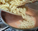 Foto del paso 4 de la receta: Espirales con salsa de queso y tomate en 15 minutos