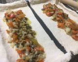 Foto del paso 5 de la receta: Empanada arrollada de pastrón y quesos 🥓🫑🧀🧅