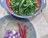 Foto langkah ke 1 dari resep Tumis Kangkung Sederhana.