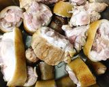 Hình bước làm 1 của món Đuôi bò hầm