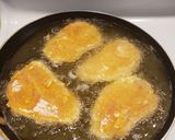 A picture of step 3 of Fried Porkchops with country gravy.