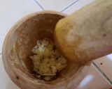 A picture of step 2 of Garlic mayonnaise.