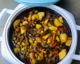 A picture of step 5 of Shredded beef & veggie sauce🌶🥕🥩🥔.