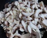 Tejszínes - gombás tészta fokhagymával 🥛🍄🍜🧄🍜🍜 recept fázis 2 fotója
