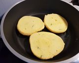 Foto del paso 2 de la receta: Pan para hamburguesas sin gluten en sartén Essen