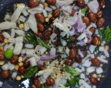 A picture of step 3 of Bread Upma.