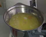 Foto del paso 2 de la receta: Sopa de pollo con bolitas crujientes de calabacín