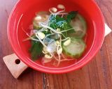 Foto langkah ke 3 dari resep Sayur Bening Oyong, Kemangi & Kecambah.