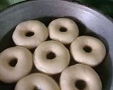Foto langkah ke 5 dari resep Donat ekonomis tanpa telur.