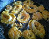 Foto del paso 9 de la receta: Anillos de calamar y gambas-camarones-a la romana...!