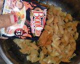 Foto langkah ke 4 dari resep Keripik Pedas Kulit Lumpia.