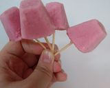 عکس مرحله 1 از دستور توت فرنگی یخی😋🍓