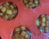 Foto del passaggio 2 della ricetta Financier alla Mela e Caramello stile Tatin