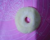 Foto langkah ke 4 dari resep Donat Maizena keju & seres.