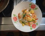 รูปขั้นตอนการทำที่ 1 ของ กุ้งผัดข้าวโพดอ่อน