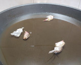 Foto del paso 2 de la receta: Alitas de pollo fritas en aceite girasol y muy crujientes