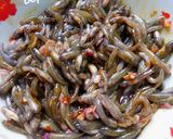Hình bước làm 1 của món Cá bống dặm kho tiêu