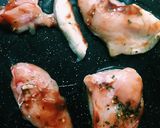 Foto del paso 4 de la receta: Pollo con barbacoa y puré con cebolla caramelizadas