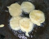 A picture of step 4 of Aloo ki kachori.