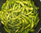 Foto langkah ke 1 dari resep Spicy Garlic Edamame.