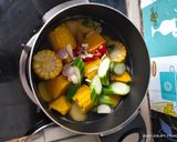 Foto langkah ke 3 dari resep Sayur bening labu merah, jagung dan oyong.
