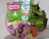 Foto langkah ke 1 dari resep Opor ayam Telur santan kara.