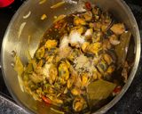 A picture of step 3 of Sweet & Spicy Sauté Mussels.