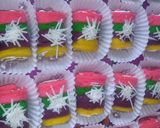 Foto langkah ke 7 dari resep Mini roll cake Rainbow.