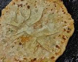 A picture of step 4 of Potato Paratha.