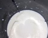 A picture of step 2 of Starwberry shake.