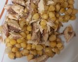 Foto del paso 2 de la receta: Garbanzos con cebolla y caballa