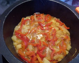 Foto del paso 2 de la receta: Truchas con jamón y guarnición de pimiento cebolla y patata