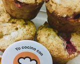 Foto del paso 5 de la receta: 🧁MUFFINS🧁CON 🍓🍓🍓🍓🍓🍓FRUTILLAS🍓 (sin huevos)
