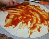 Foto del paso 2 de la receta: Cruasanes rellenos de jamón york tomate y queso. (Riquísimos)